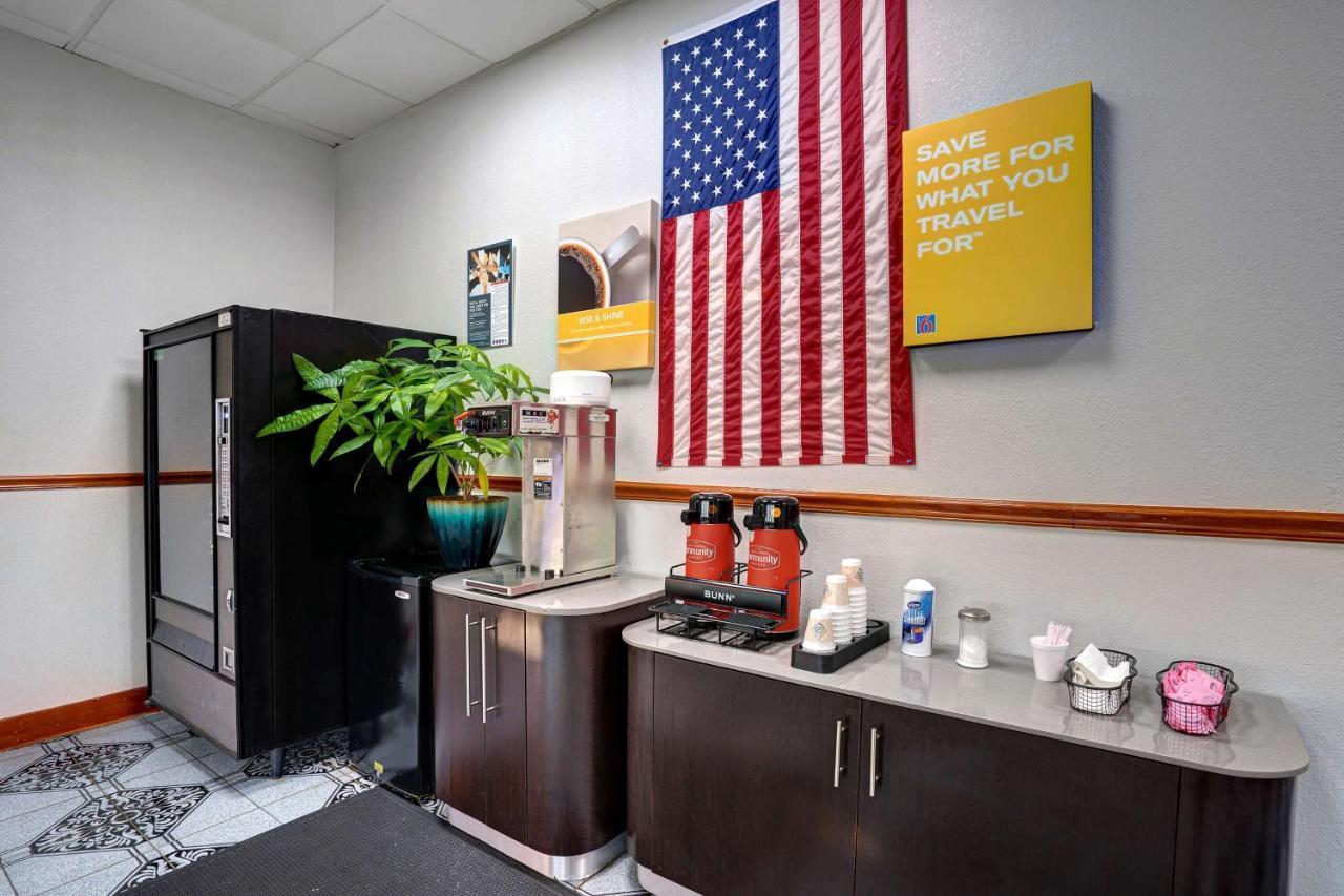 Motel 6 Burlington Dış mekan fotoğraf