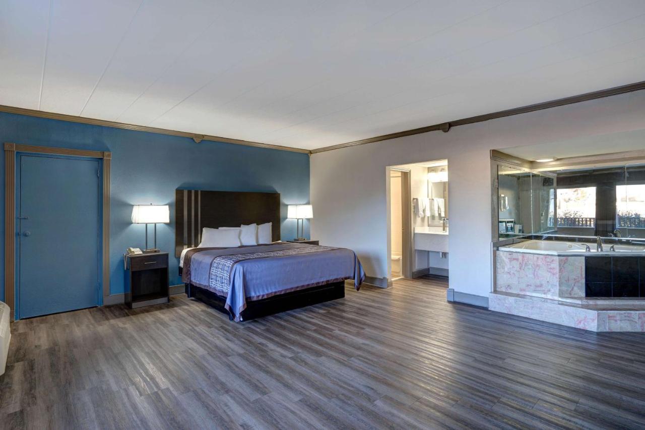 Motel 6 Burlington Dış mekan fotoğraf