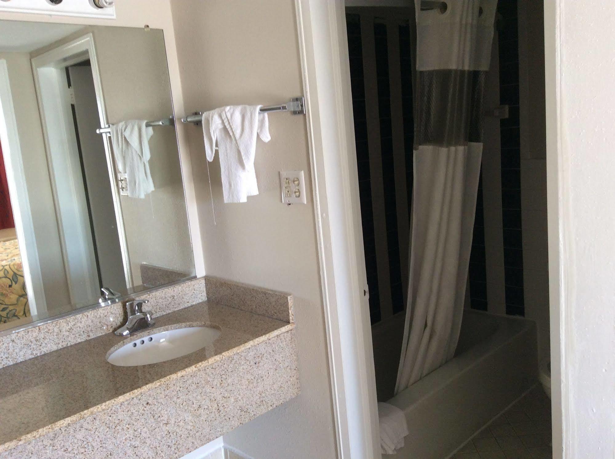Motel 6 Burlington Dış mekan fotoğraf