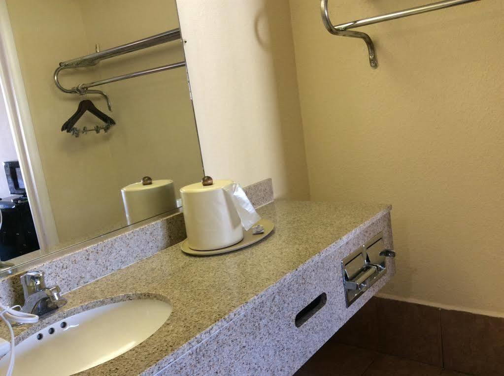 Motel 6 Burlington Dış mekan fotoğraf